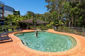 Fabulous Flynn's Beach Apartment